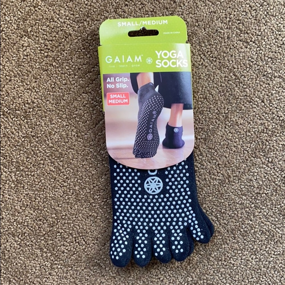 GAIAM Yoga Socks NWT